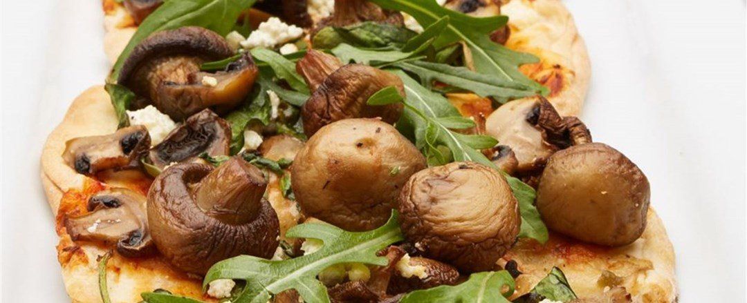 Sapore Roasted Mushroom, Fetta Cheese, Spinach & Basil Pesto Pizza