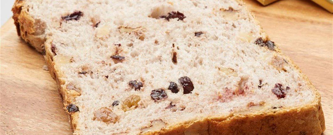 Sapore Walnut and Raisin Loaf served with butter