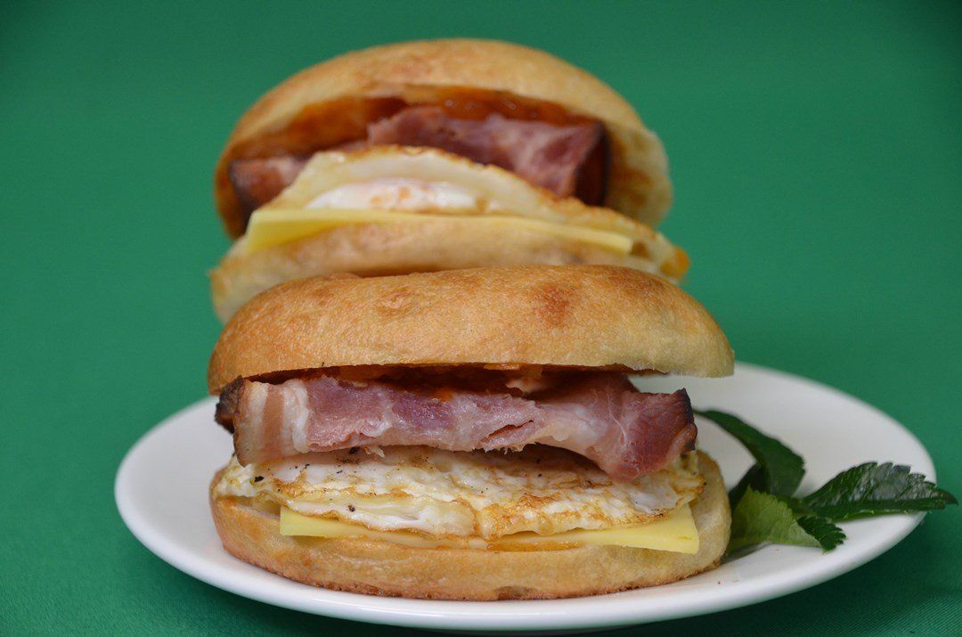 New York bagel, filled with bacon, fried egg, cheddar, chutney