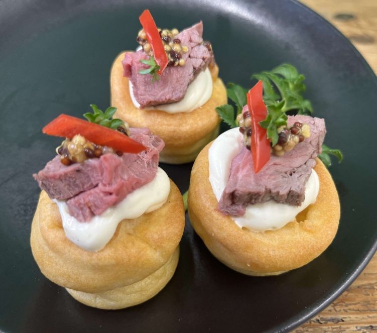Beef fillet Yorkies, horseradish cream