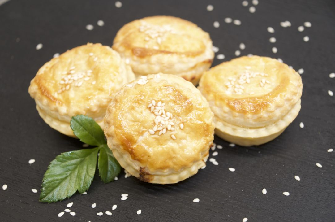 Creamy chicken and leek cocktail pie