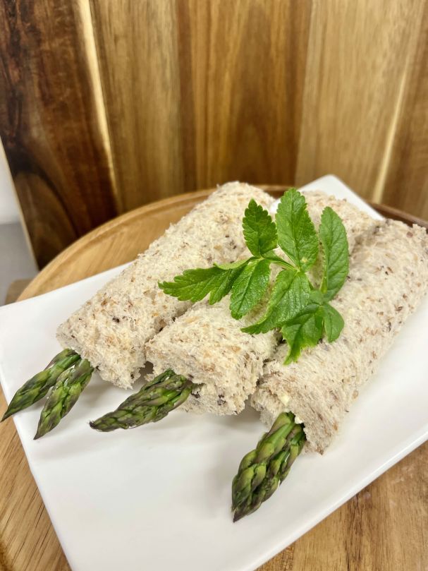 Asparagus rolls