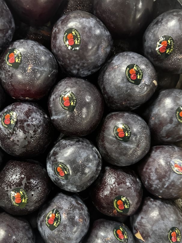 Plums - Black (500g)