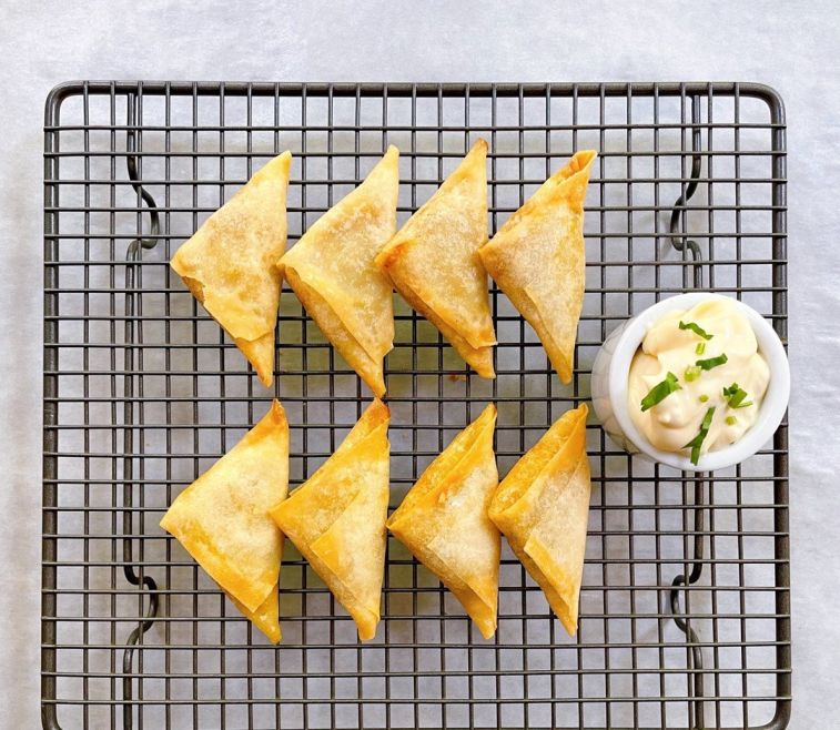 Vegetarian Samosas with yoghurt dipping sauce
