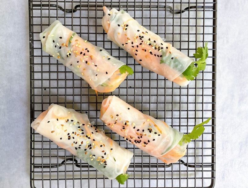 Vietnamese rice paper spring rolls w dipping sauce