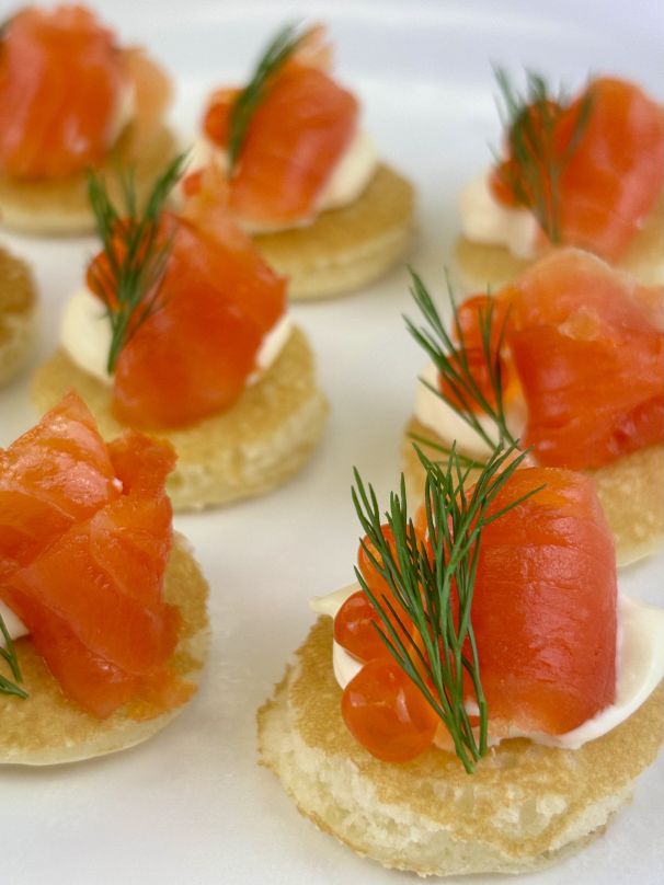 Botanical gin cured salmon blini w keta caviar & crème fraiche