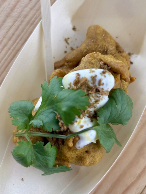 Cauliflower & onion pakora,  w mango chutney & coconut yoghurt - W