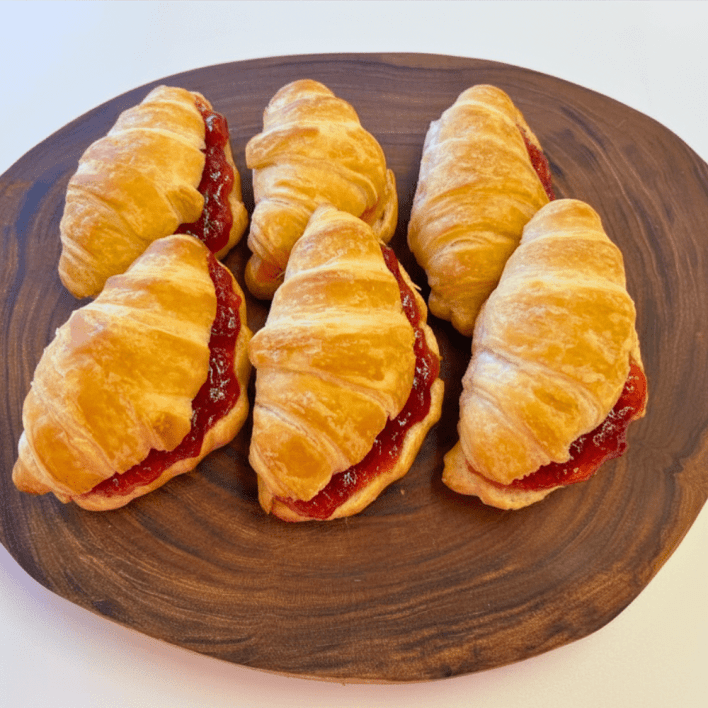 Plain mini croissant with jam