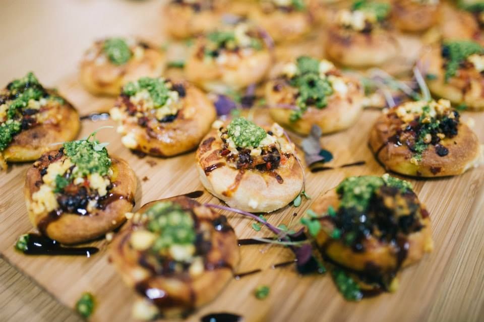 Mini pizzetta of mushroom, truffle and bocconcini (v)