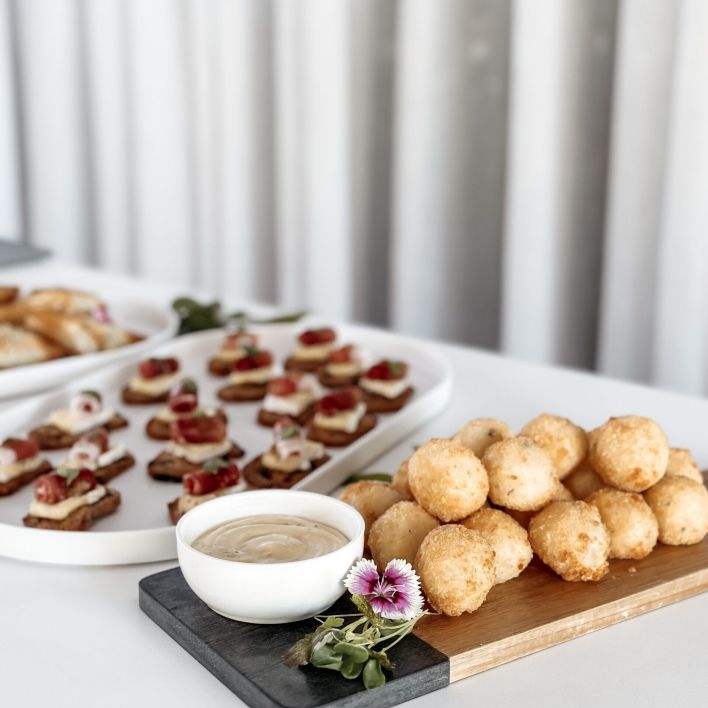 Hot & Cold Signature Cocktail Package - Choose 10 pieces (min 20 guests)