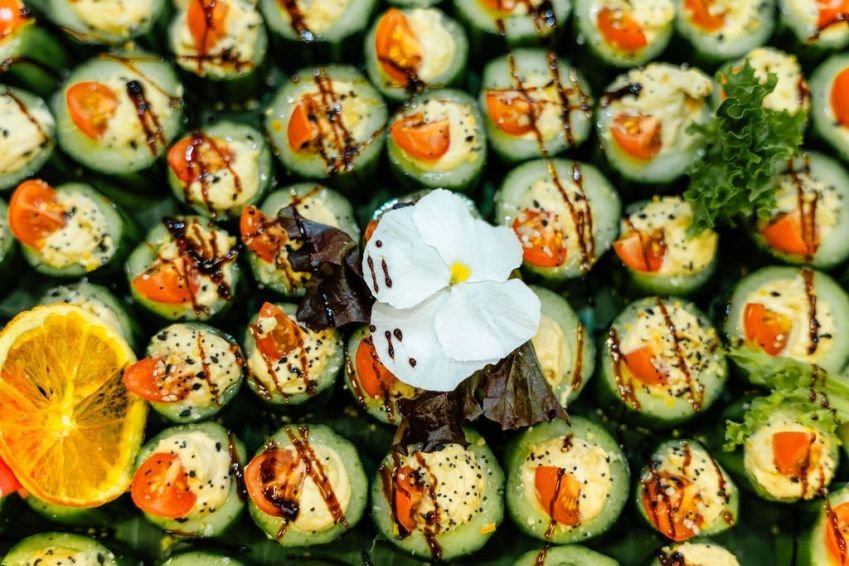 Hummus cucumber cups with cherry tomato with sesame garlic seasoning - GF-  DF - vegan ***contains seeds